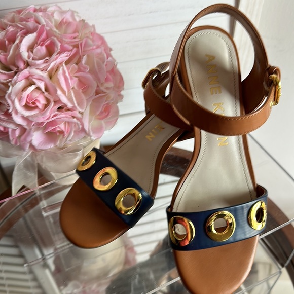 EUC Anne Klein Ellamae Blue & Tan Leather Block Heel Gold Grommet Sandal - Picture 8 of 14